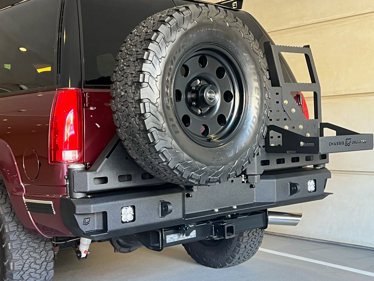 Cooler Carrier Swing Out Bumper Mount