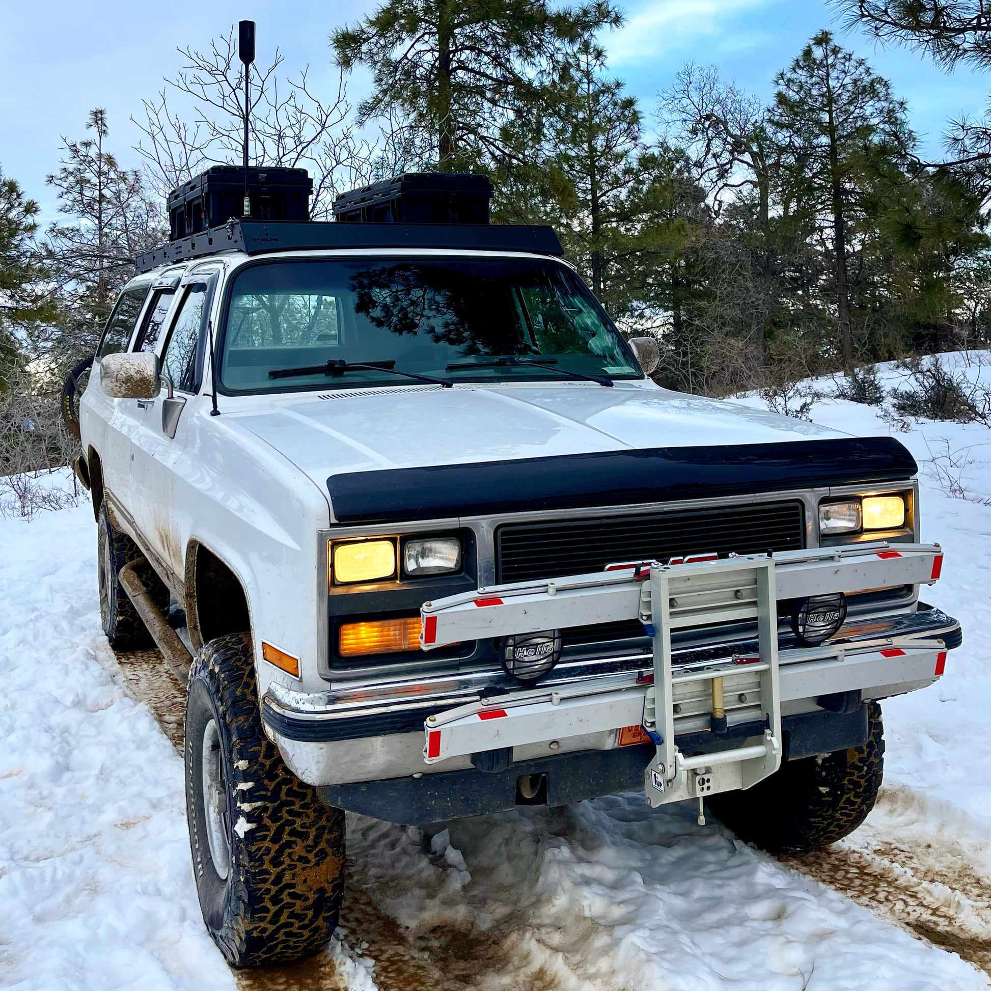 1973-1991 Suburban Roof Rack with front fairing and roam adventure rugged cases.
