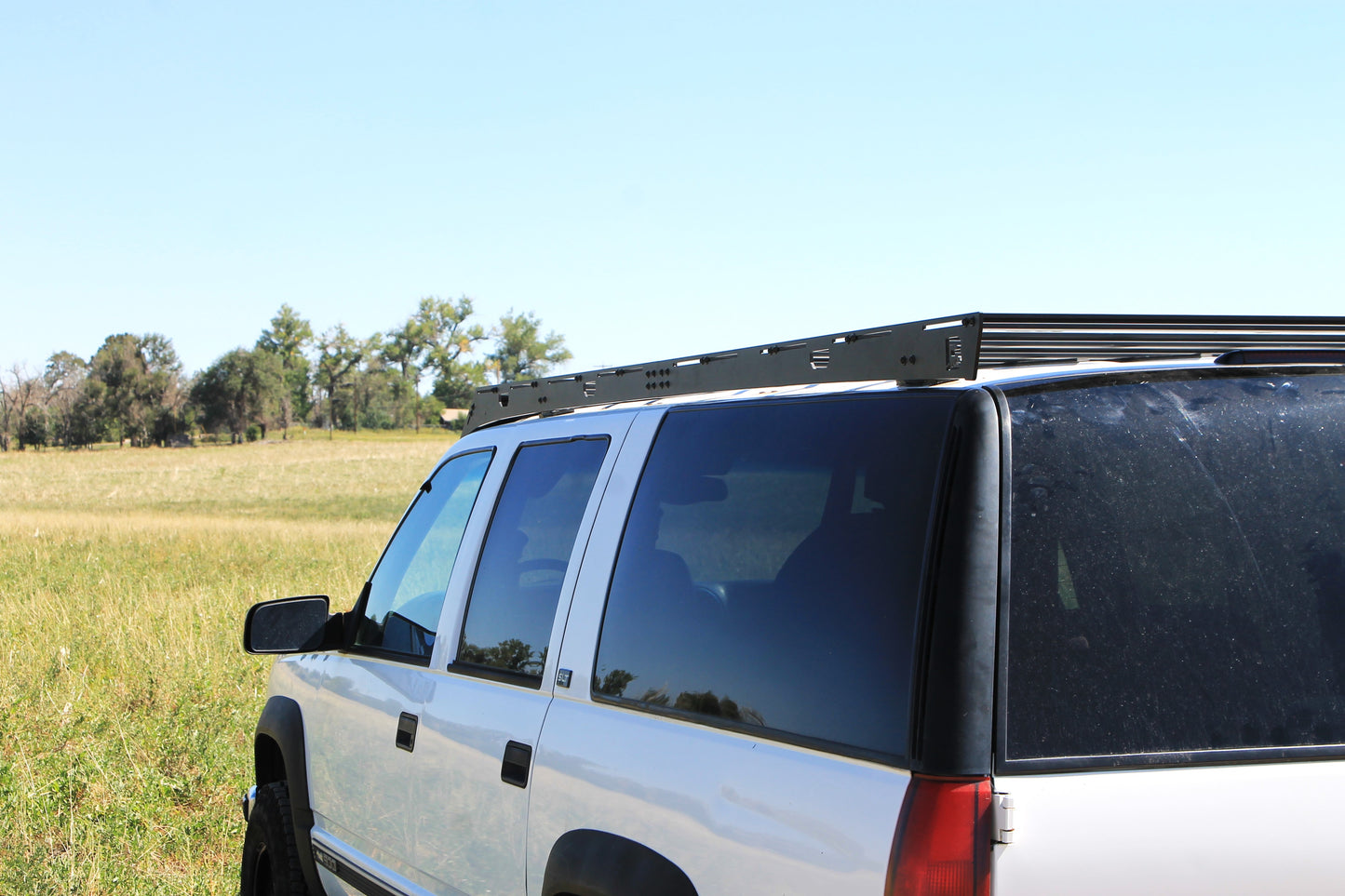 Suburban roof rack adjustable cross bars